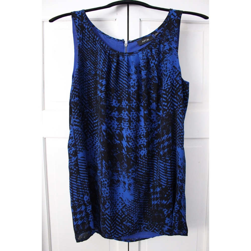 NWOT Houndtooth Patterned Blouse